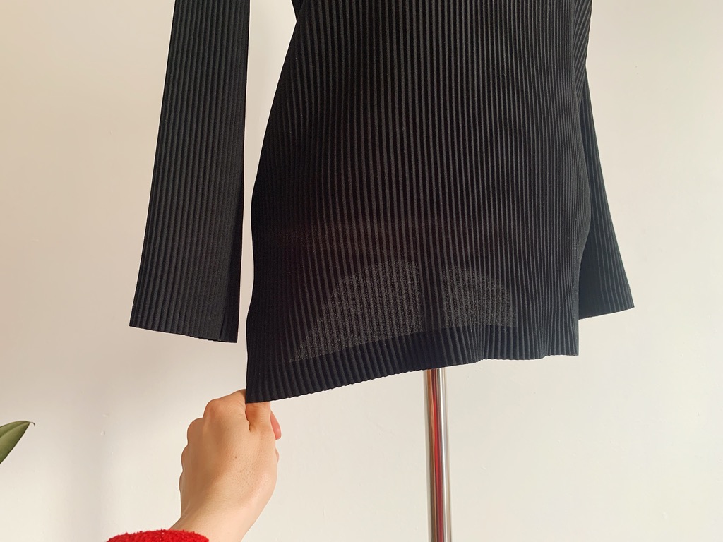 1990s ✿ Toupy Black Plissé Top