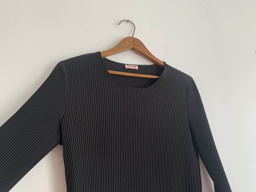 1990s ✿ Toupy Black Plissé Top