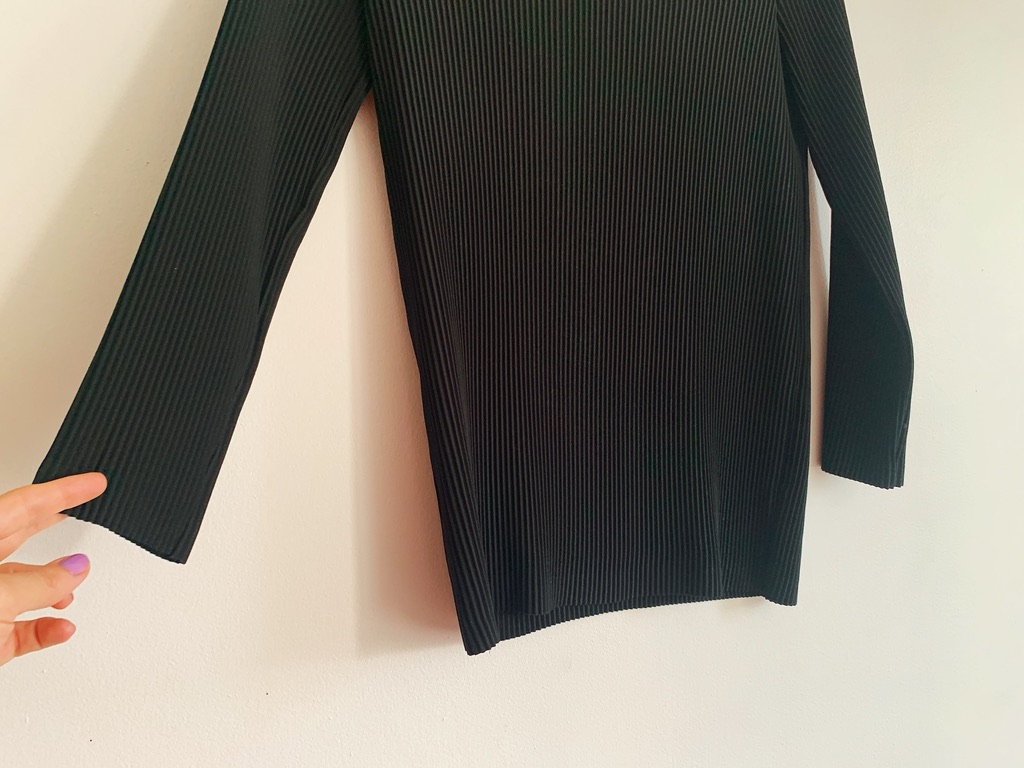 1990s ✿ Toupy Black Plissé Top