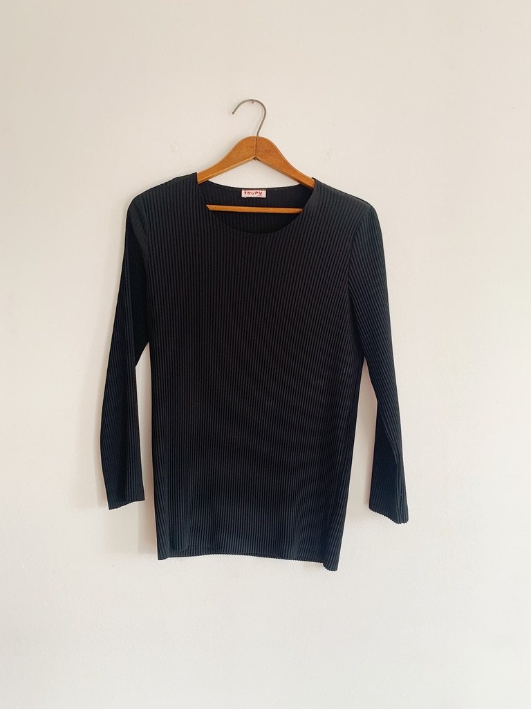 1990s ✿ Toupy Black Plissé Top