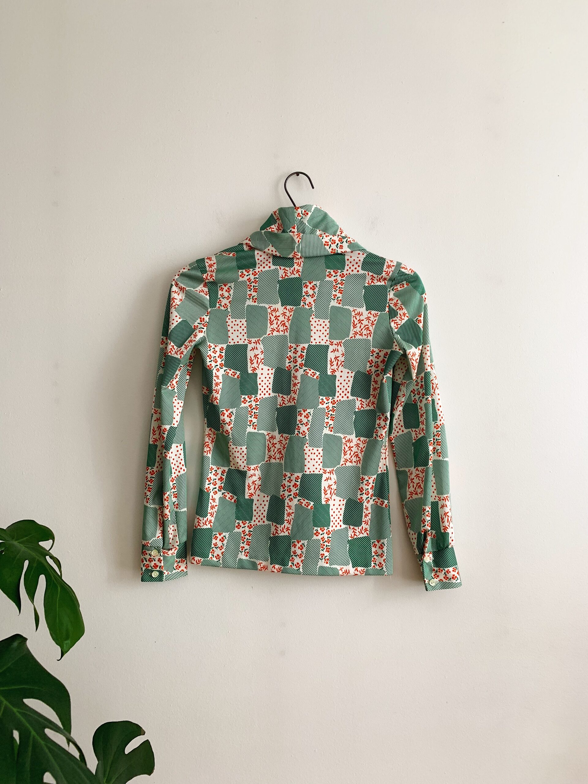 1960s–1970s ✿ Abstract Print Cowl Neck Top - Image 6
