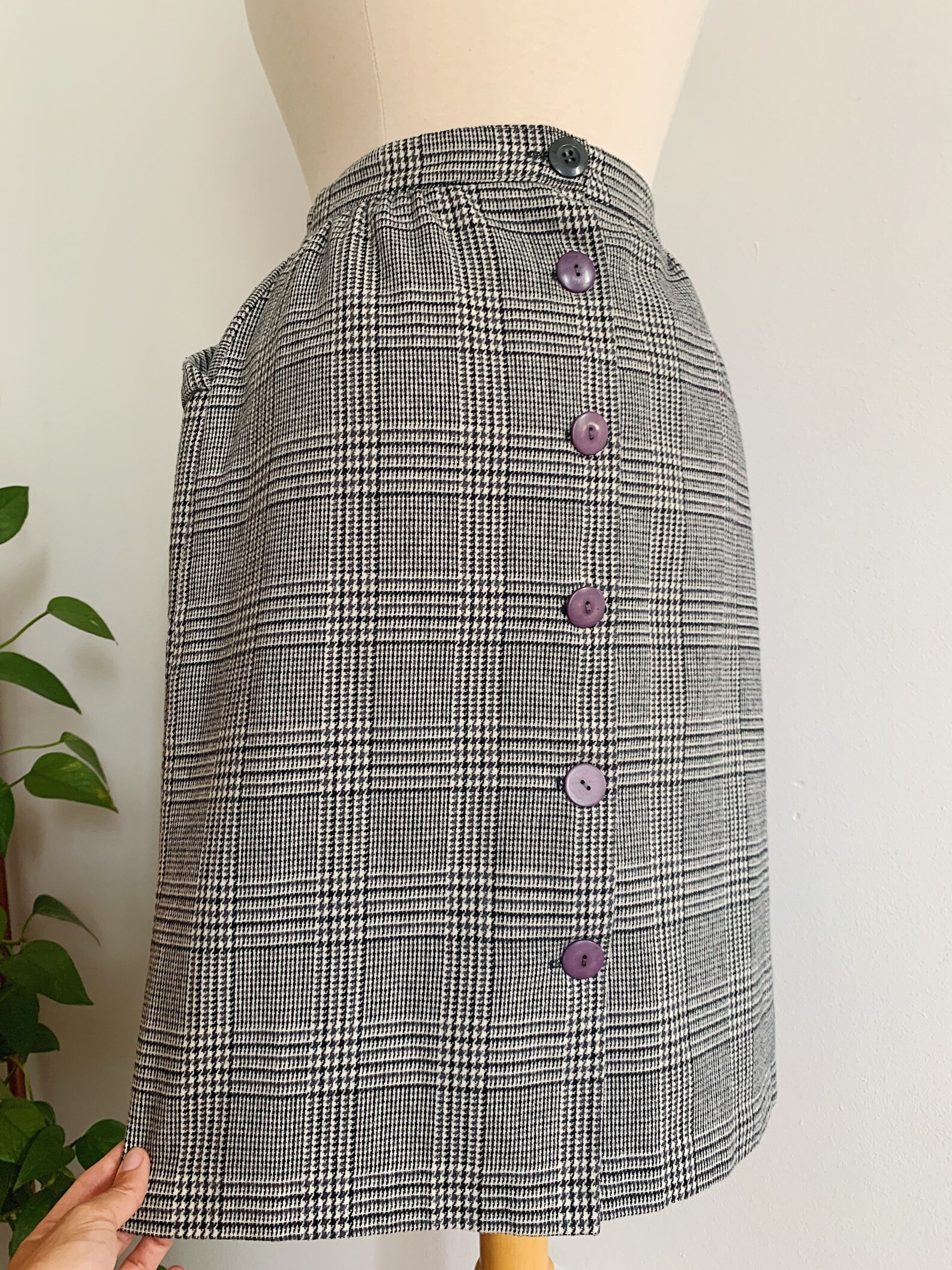 1980s ✿ Black + White Houndstooth Wool Skirt - Image 5