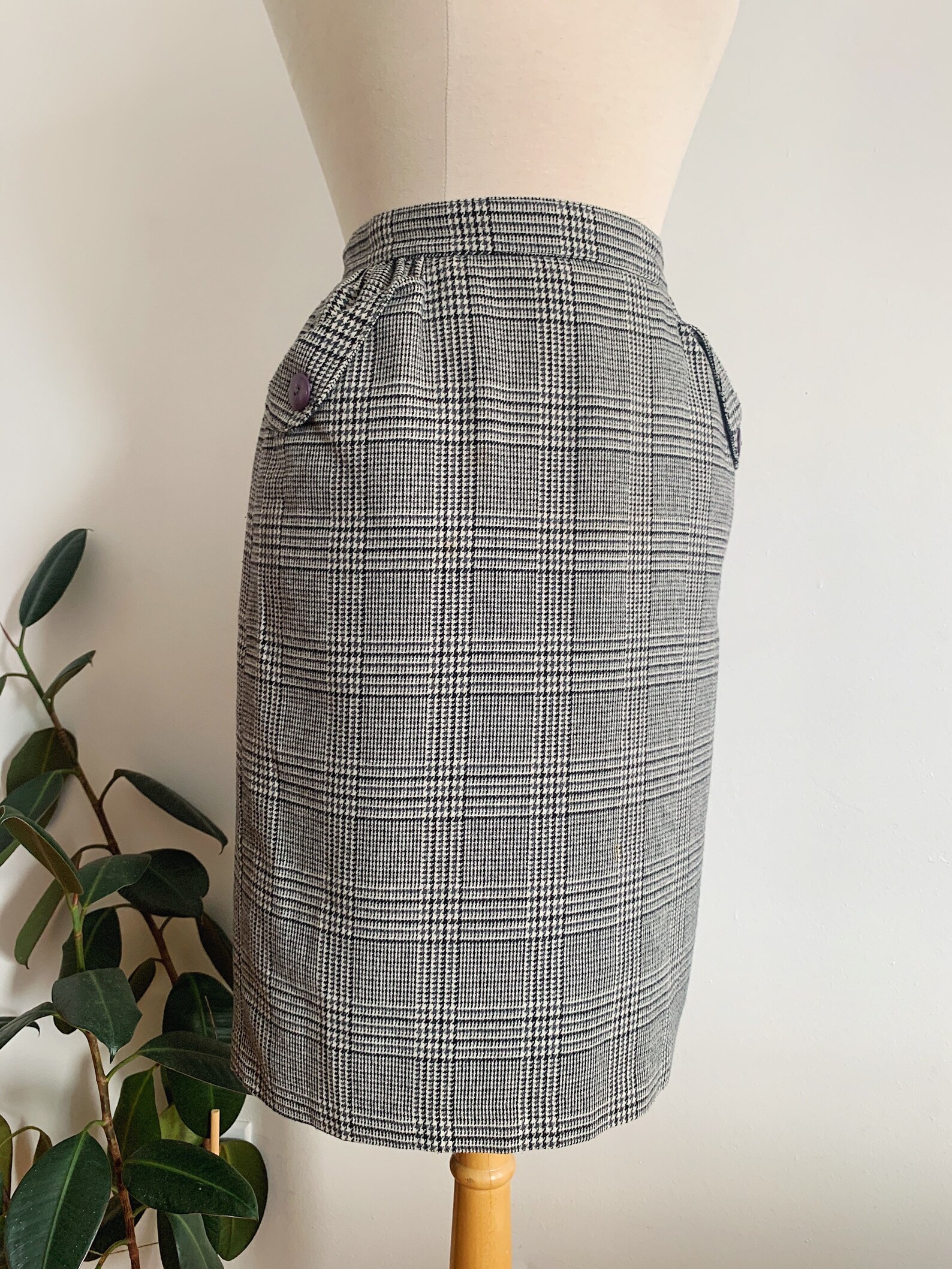 1980s ✿ Black + White Houndstooth Wool Skirt